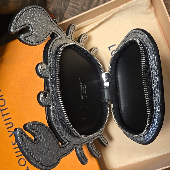 LOUIS VUITTON M02529 Monogram Club Crab Charm Wallet/Coin Case Pouch Key Holder - Picture 16 of 16